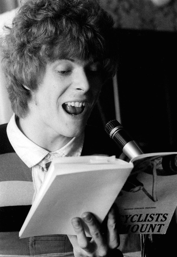 Recitando poesía en el Beckenham Arts Lab en 1969