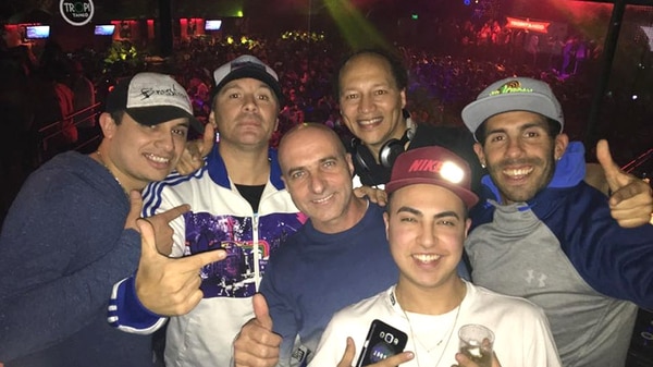 Tevez volvió a Fuerte Apache para compartir varios días con sus amigos de toda la vida antes de pegar la vuelta a Boca