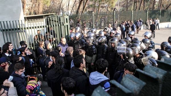 Los manifestantes fueron reprimidos por las fuerzas iraníes (AFP)