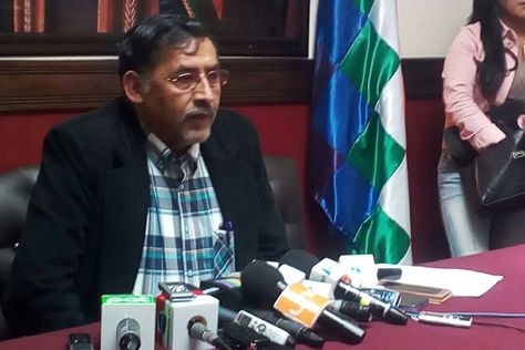 El ministro de Trabajo, Héctor Hinojosa, se refiere al prolongado paro médico.