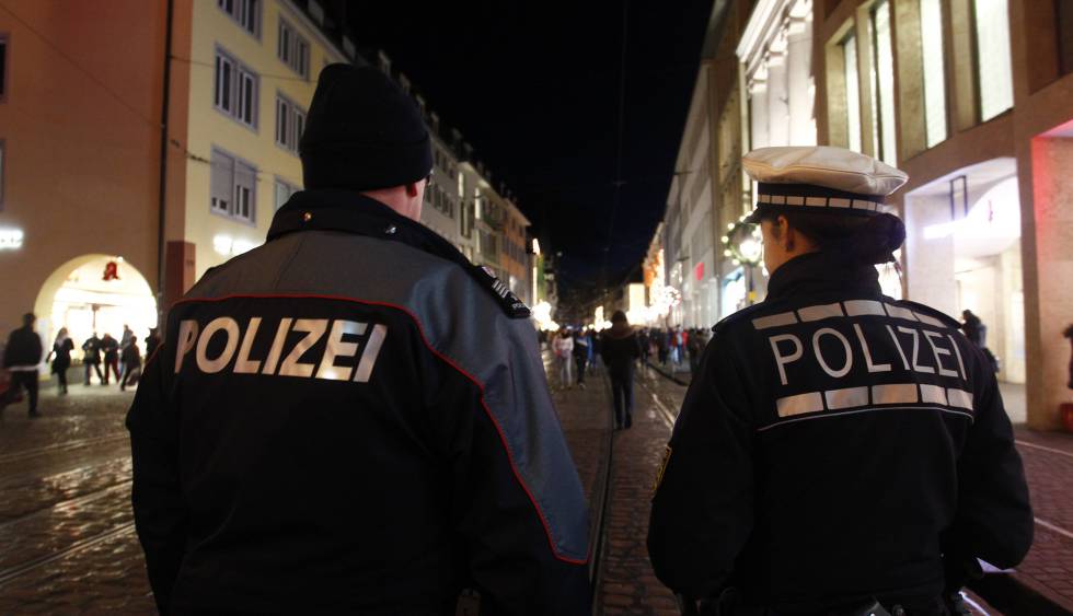 Dos policías en Friburgo (Alemania), en una imagen de archivo.