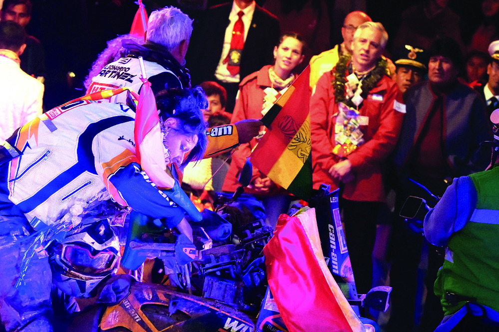 La represión y un piloto empañan la fiesta de Evo