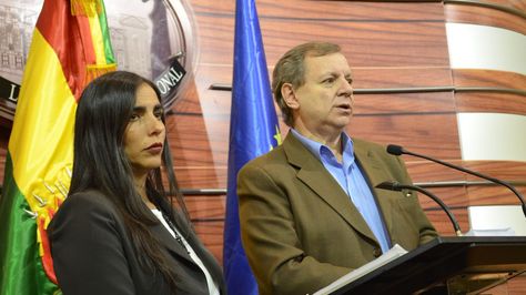 Conferencia de prensa de José Alberto Gonzales y Gabriela Montaño. 