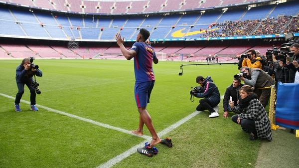 Yerry Mina ingresó descalzo al Camp Nou por una creencia religiosa (Reuters)