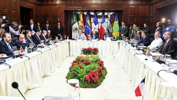 La mesa de diálogo entre el gobierno y la oposición