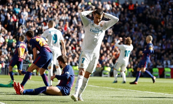 La derrota en el ‘Clásico’ ante el Barcelona, inició la crisis del Real Madrid (Reuters)