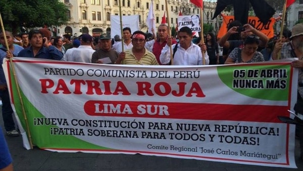 Manifestación de Patria Roja por las calles de Lima
