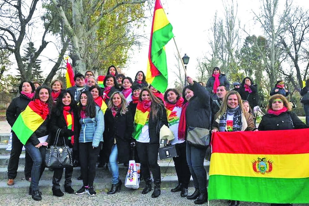 Bolivianos en Madrid: los que se van con la patria a cuestas