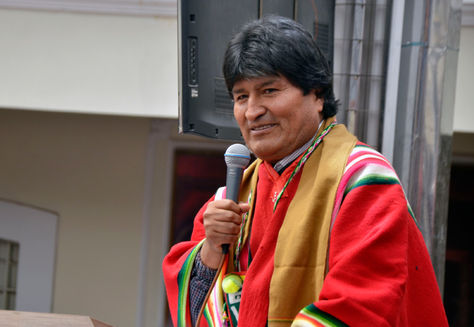 El presidente Evo Molares durante la recepción de proyectos para el programa Bolivia Cambia, para los 33 municipios del departamento de Oruro. en la Gobernación. Foto: ABI - Hugo Aseff