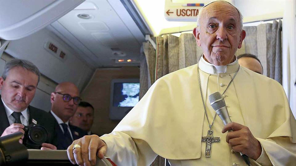 El Papa le envió un mensaje a Mauricio Macri mientras sobrevolaba suelo argentino
