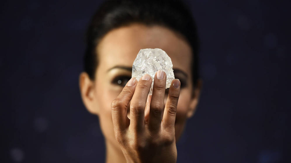 Foto: Una modelo muestra el Lesedi La Rona. (Reuters)
