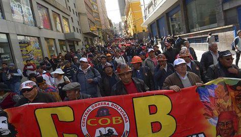 Una anterior marcha de protesta de la COB en La Paz. Foto: APG - archivo