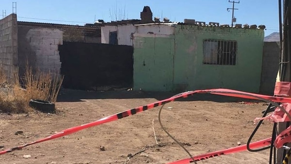 Casa donde se encontró una fosa clandestina dentro de una vivienda en el estado de Chihuahua. (El diario de Chihuahua)