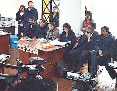 Proceso. Audiencia oral del Tribunal 1° de Sentencia contra Cristina Choque y Gabriela Zapata, en marzo de 2017, en la ciudad de La Paz. 