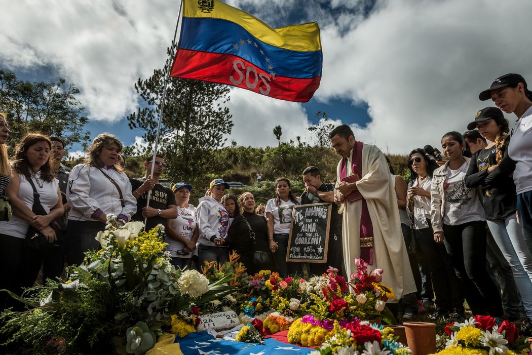  Este domingo se realizó el funeral de Óscar Pérez, un líder rebelde asesinado por fuerzas del gobierno venezolano el pasado 15 de enero. Credit Meridith Kohut para The New York Times