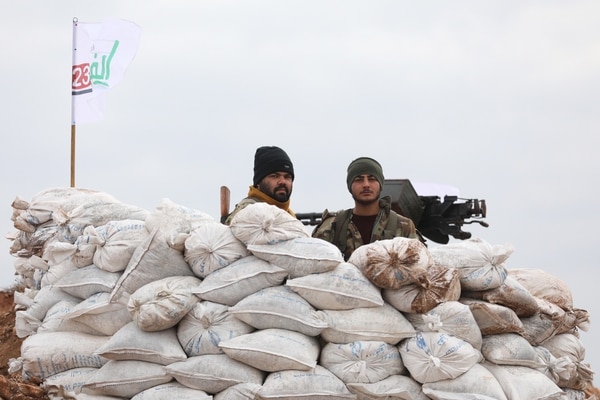 Rebeldes sirios del FSA en sus posiciones antes de avanzar sobre Afrin