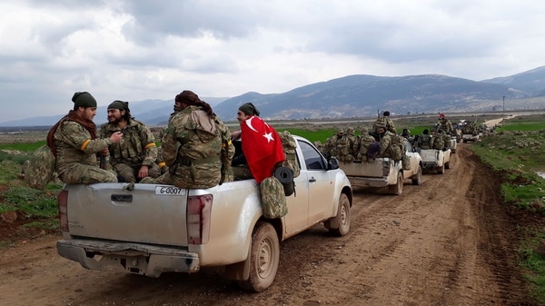 Milicianos sirios y soldados turcos avanzan en Siria (AP)