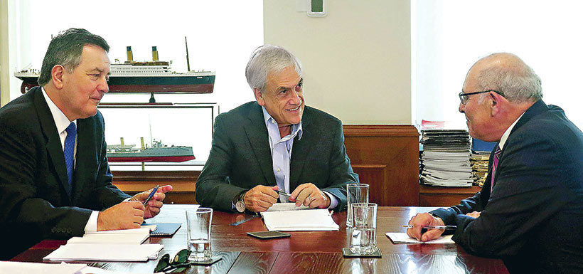 Piñera sostiene primer encuentro con Ampuero y agente ante La Haya por alegatos orales