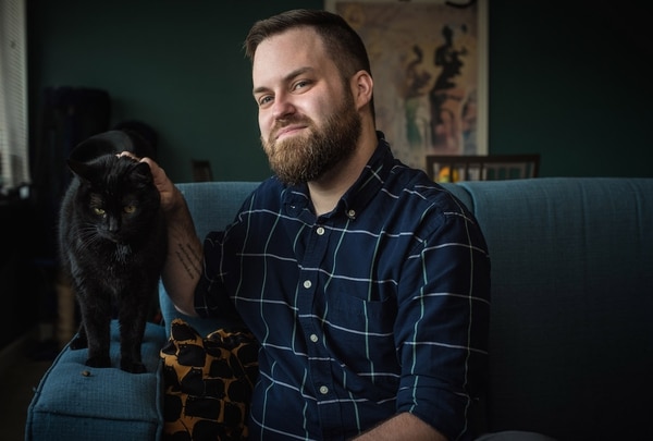 David Salisbury junto a su gato Olive (The Washington Post / Andre Chung)