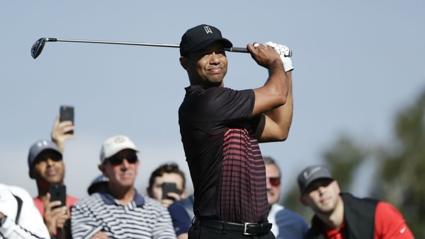 Tiger Woods en un momento del torneo Farmers Insurance Open (AP)