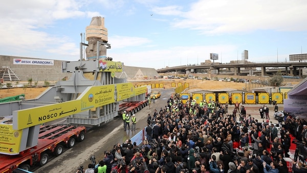 Imágenes del traslado de la estatua de Ramses II (Reuters)