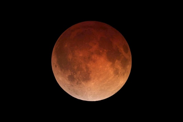 Por primera vez desde 1866 coincidirán los tres fenómenos: superluna, luna azul y luna de sangre. (Wikimedia Commons)