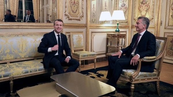 Emmanuel Macron junto a Mauricio Macri (Reuters)