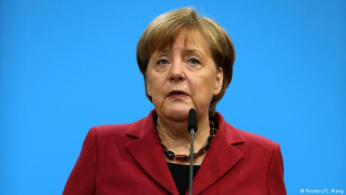 Deutschland Koalitionsverhandlungen PK Angela Merkel (Reuters/C. Mang)