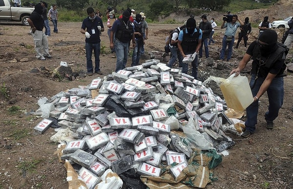 Incautación y destrucción de un cargamento de cocaína en julio de 2012 (AP)