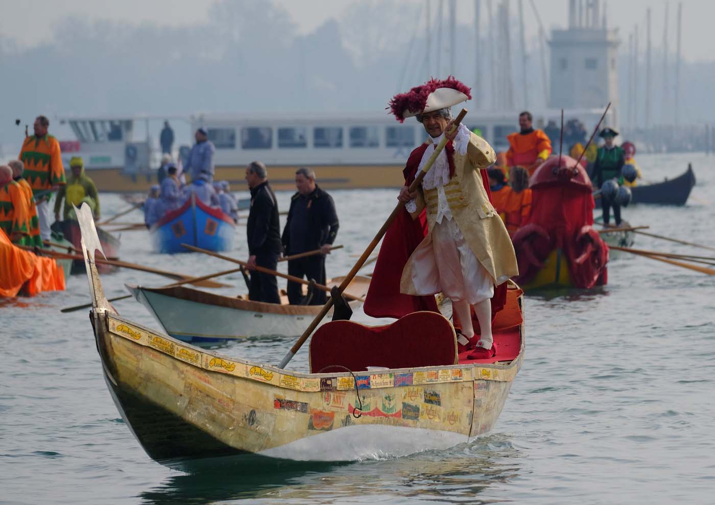 Venetians row during the masquerade parade on the Grand Canal during the Carnival in Venice, Italy January 28, 2018. REUTERS/Manuel Silvestri