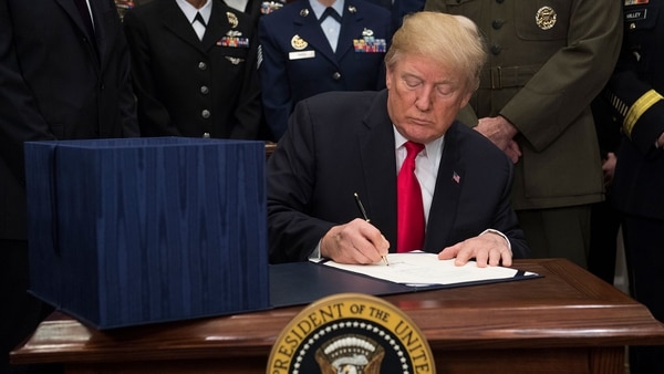Donald Trump levantó la restricción de ingreso a refugiados de 11 países (AFP)