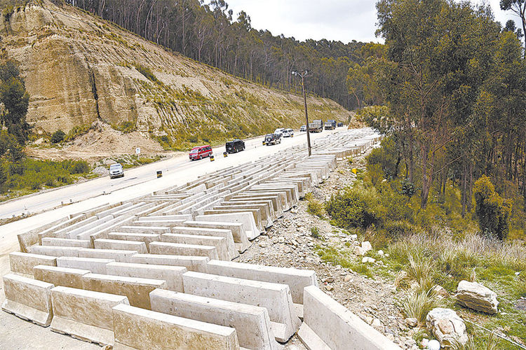 Separadores. Pretiles de hormigón armado para la obra. Foto: Pedro laguna