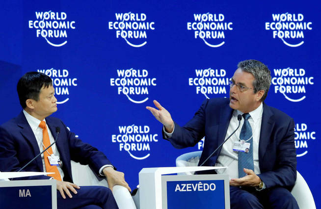 Con Roberto Azevêdo, director general de la Organización Mundial del Comercio. (Reuters)
