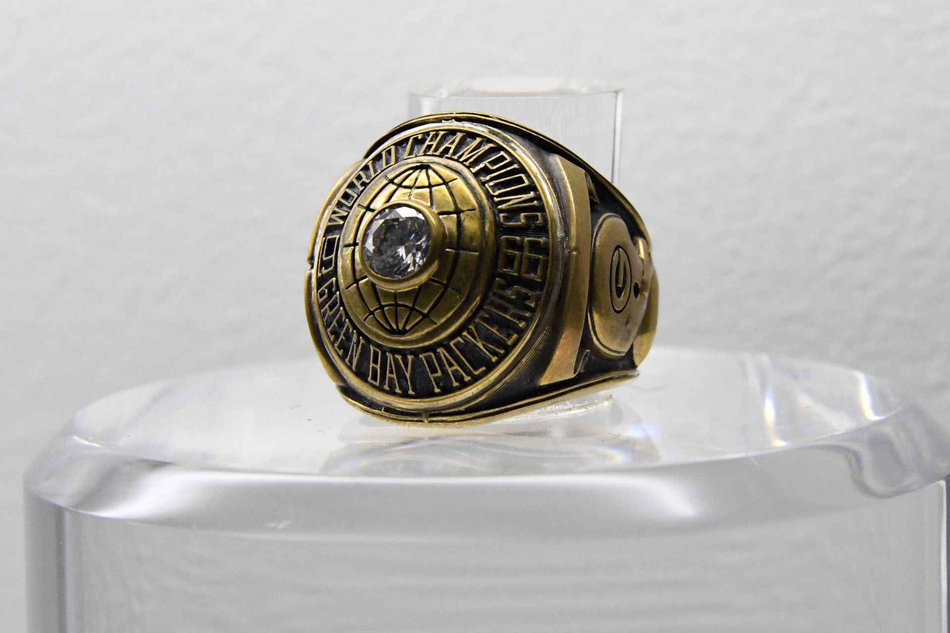 El anillo del Super Bowl I (1967), donde los Green Bay Packers vencieron 35-10 a Kansas City Chiefs en Los Angeles