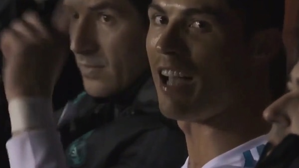 Cristiano le hizo diferentes señas a la cámara