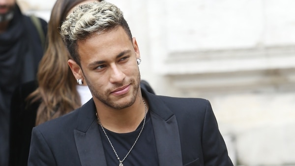 Neymar estuvo presente en el Paris Fashion Week Spring (Grosby)