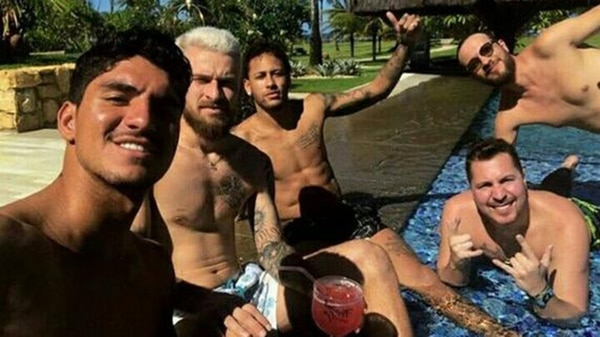 Neymar pagará los pasajes y las estadías de sus amigos de Brasil para que estén en su cumpleaños en París