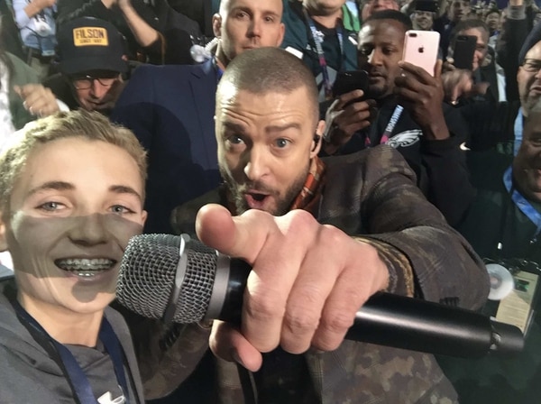 Así fue la selfie del joven estella del Super Bowl LII con Justin Timberlake