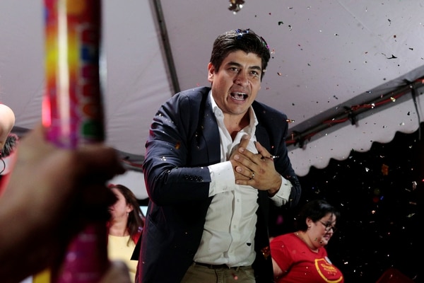 Carlos Alvarado tras la difusión de los resultados (REUTERS/Randall Campos)