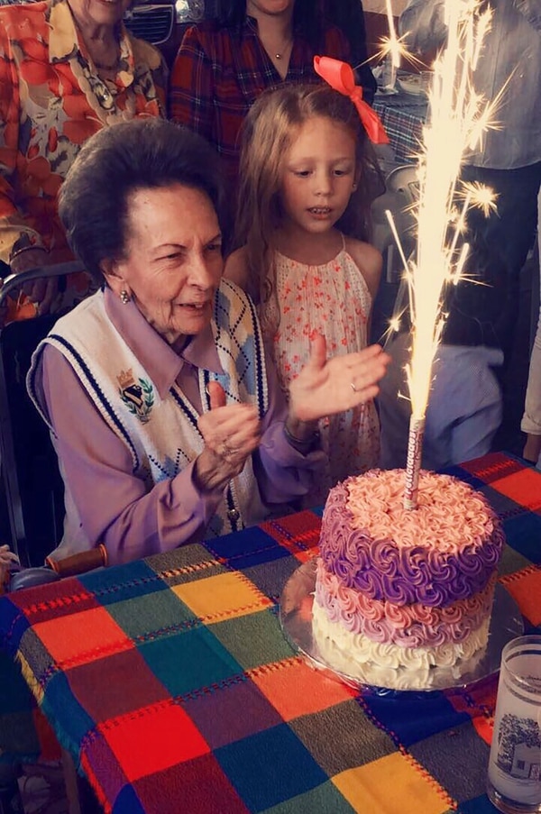 Gloria Martínez, admiradora de Nada de 92 años(@Deboramansurr)