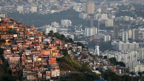 Una favela en Río de Janeiro, Brasil, que es el país más desigual de América Latina (Reuters)