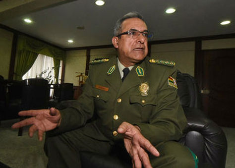 El comandante de la Policía Boliviana, general Faustino Mendoza