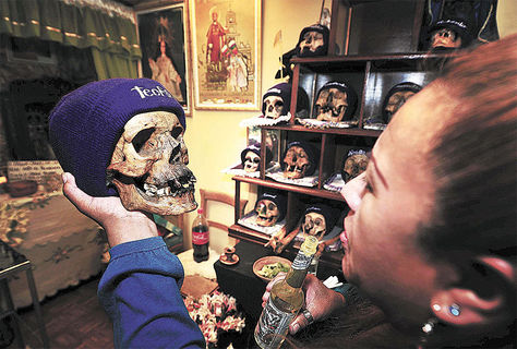 Amarres. El uso de las ñatitas es común en la práctica de la brujería.