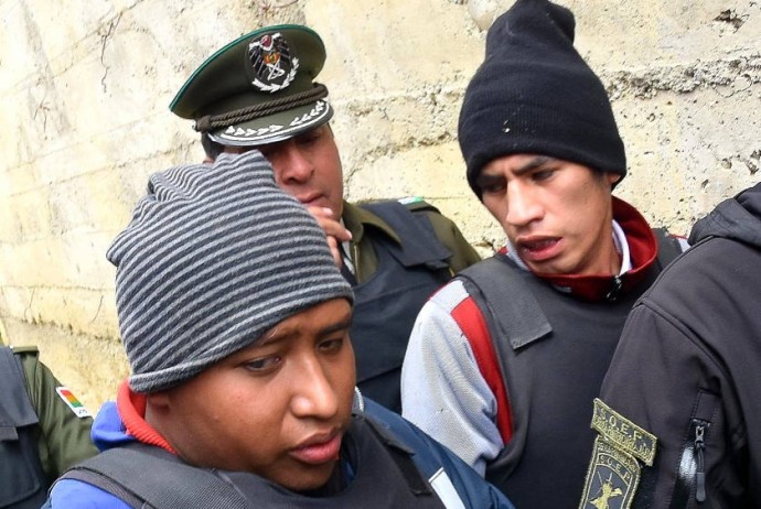 Eliot León (d) y su hermano Israel, principales acusados de la muerte de una pareja en La Paz. Foto: APG