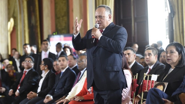 Diosdado Cabello adelantó que el chavismo propondrá adelantar las elecciones legislativas (AFP)