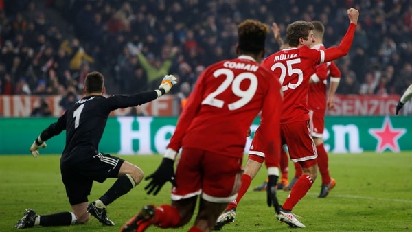 El Bayern Múnich quedó a un paso de los cuartos de final de la Champions League (REUTERS)