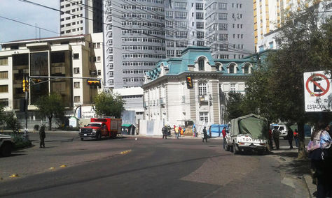La plaza Isabel la Católica se cerró al tráfico vehicular por la fuga de gas.