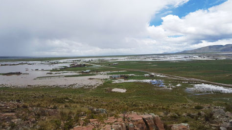 Una vista de las inundaciones que afectaron a cinco comunidades de Pucarani, en La Paz.