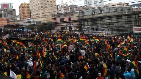 Concentración ciudadana en el atrio de la UMSA. 