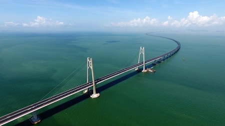 China muestra al mundo el puente marítimo más largo del mundo: 55 kilómetros y acero para construir 60 torres Eiffel